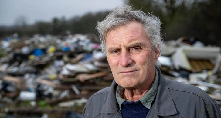 Британцы собрали деньги, чтобы помочь фермеру очистить поле от 200 тонн мусора Британцы собрали деньги, чтобы помочь фермеру очистить поле от 200 тонн мусора