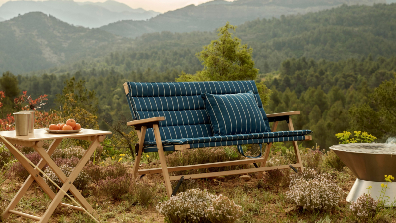 Hay и Джаспер Моррисон представили коллекцию кемпинговой мебели