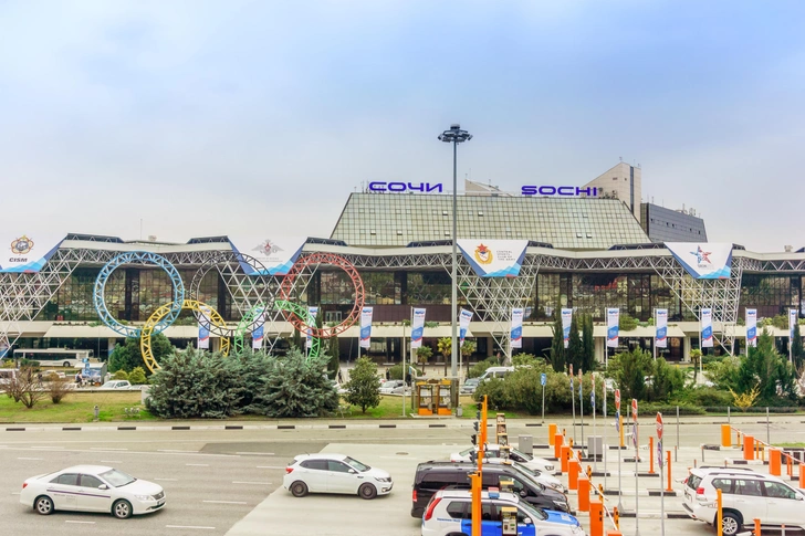 Предлагают домчать в Москву за ₽100 тыс., но это обман. Таксисты наживаются на застрявших в Сочи туристах