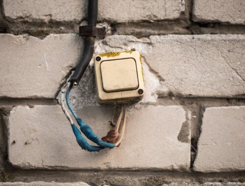 Замена электропроводки в панельном доме без штробления