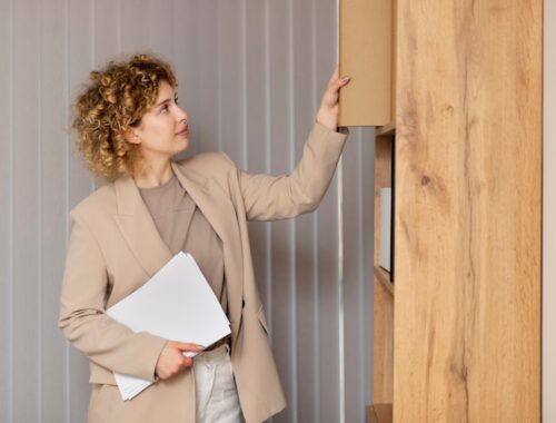 Установка межкомнатных дверей своими руками — инструкция