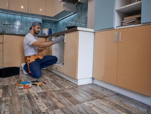 Как сделать ремонт на кухне своими руками — пошагово и недорого